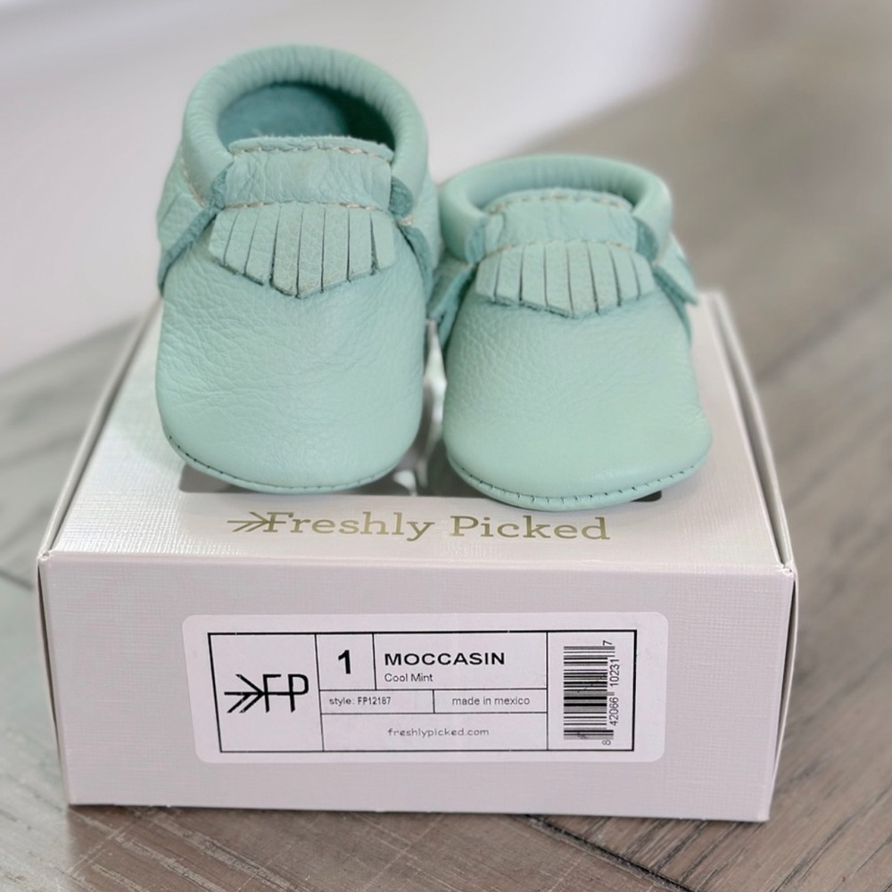 NIB Sz 1, Freshly Picked Fringed Soft Soles, Cool Mint, Includes Dustcover